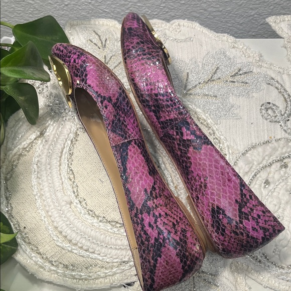 DVF Heart-Embellished Fushia Python Flats - Picture 13 of 16